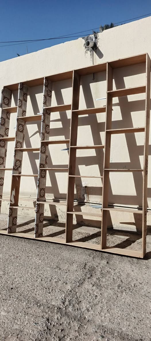 السلام عليكم رفوف خشب مترين في مترين السعر 80وبيهن مجال للتواصل‏‪***********‬‏
