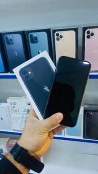 آيفون ١١ • ١٢٨ • مكسور ضهر