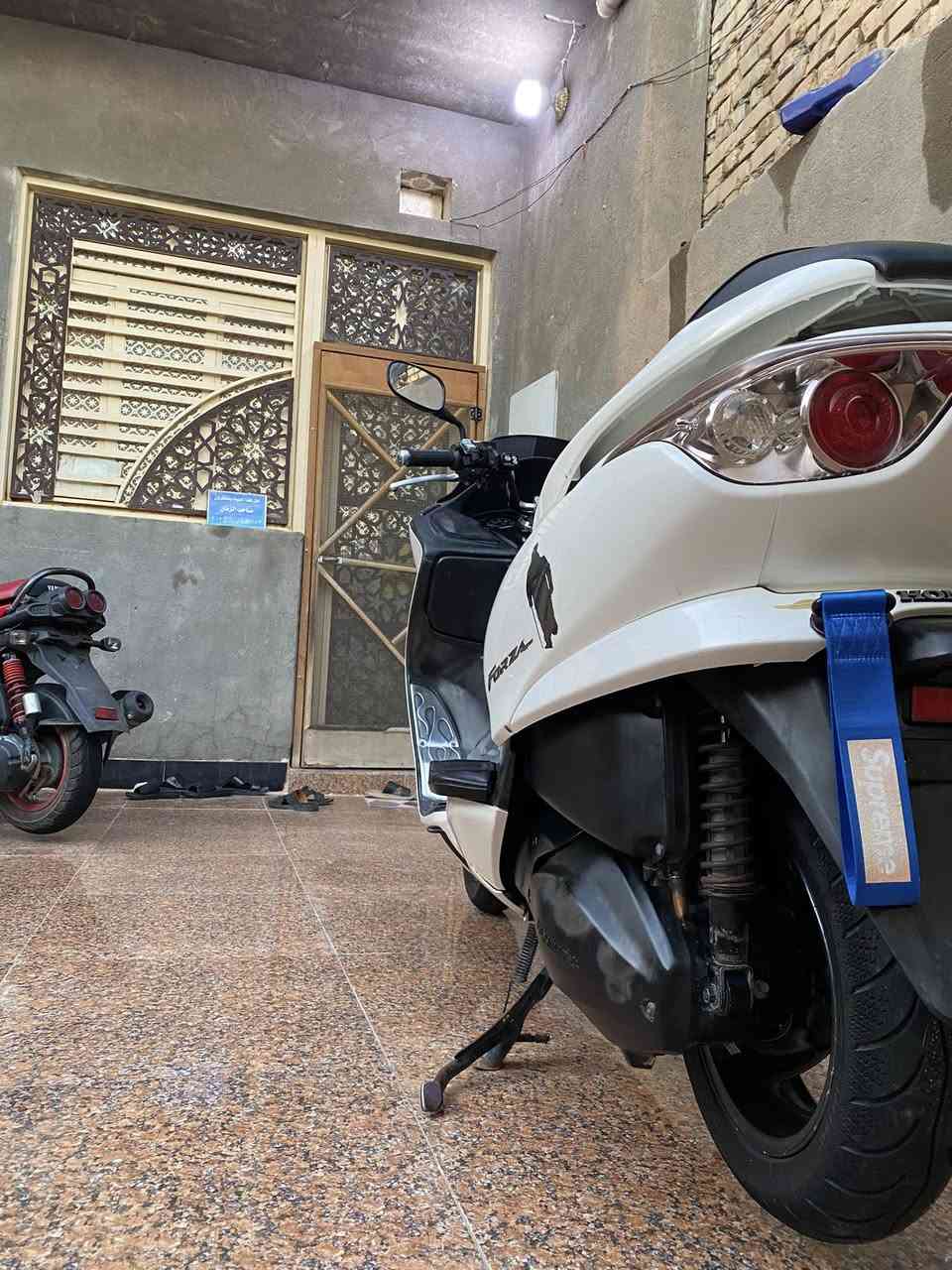 السلام عليكم فورزه بحاله وكاله ماشيه 29 الف فقط نضافه الدراجه 100%100
السعر مليون و300 
***********
