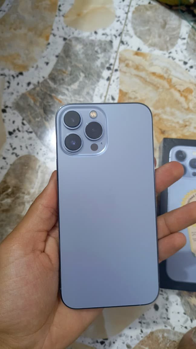 ١٣ برو ماكس ٢٥٦ بطاريه ٧٩ بلاديه الجهاز غير مفتوح نضيف جدآ شرق اوسط ملحقاته كارتونه وشاحنه وكيبل وكفر ٦٨٠ 
ديالى بعقوبه 
***********
