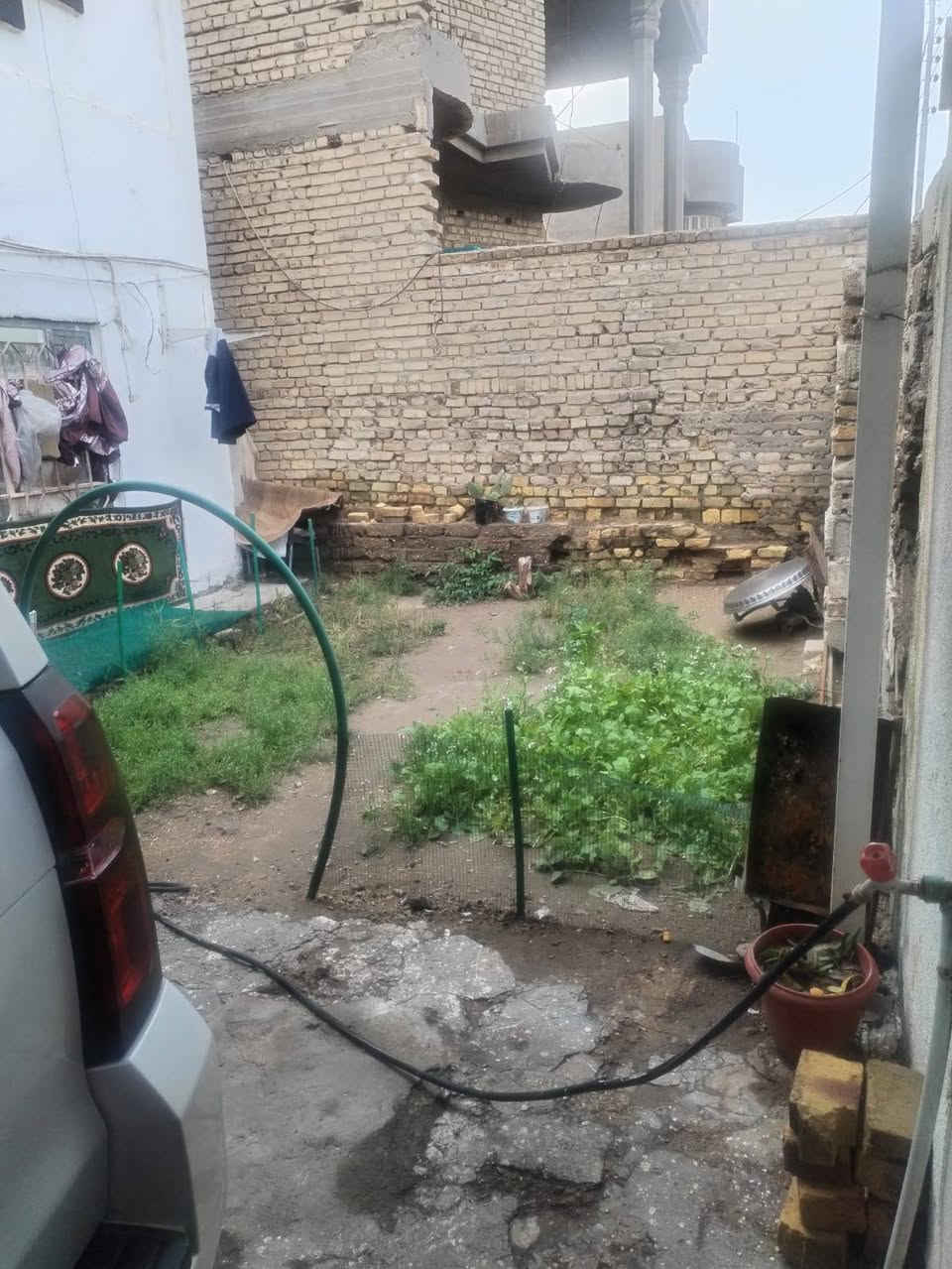 بيت طابو صرف خلف شارع الباشا شارع أبو دعاء المضمد طوريج أم الهوى المساحه 250متر يتكون غرفتين نوم 5x4 وصالة وصحيات داخلية وخارجية ومطبخ واستقبال وكما موضح بالفيديو *********** (.     ***********
