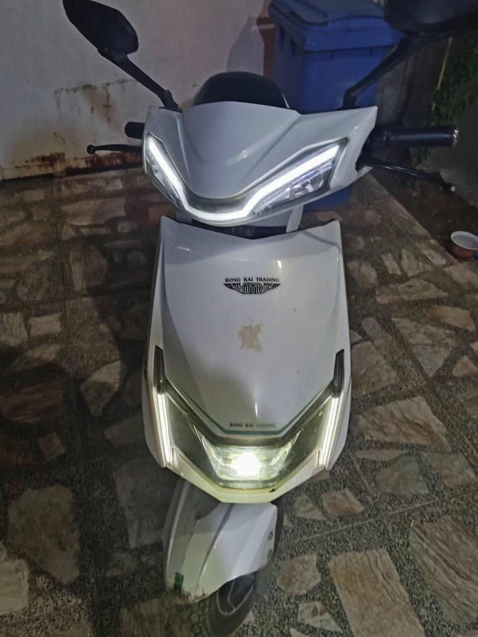 السلام عليكم
دراجه دولفين نضافه كدامكم 
بطاريات جدد قبل شهر شديتهن 

المكان بغداد زعفرانية 
السعر 500 وبيه مجال


**إذا كنت صاحب هذا الإعلان وتريد حذفه لأي سبب، رجاءا أرسل رسالة إلى الدعم الفني**