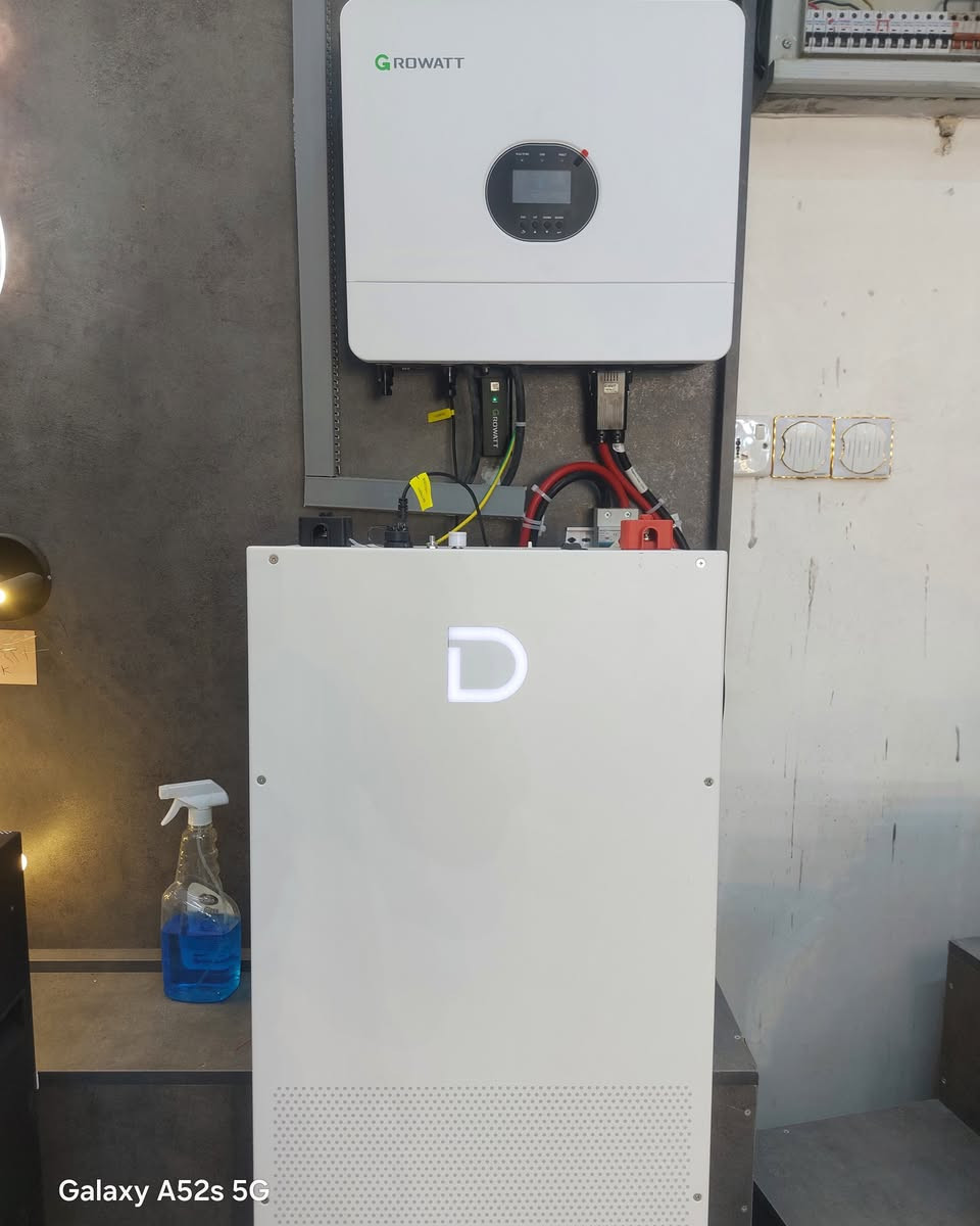 🔆 مستقبل الطاقة يبدأ اليوم
مع منظومات الطاقة الشمسية تحصل على كهرباء مستقرة ⚡
بدون انقطاع… وبدون فاتورة تثقل عليك كل شهر 💸
🔧 تجهيز كامل بجميع ملحقات الإنفرترات واللوحات والمواد الأصلية
🛠️ تأسيس احترافي + ضمان + فحص مجاني للموقع
💰 استثمر أموالك والغي سحب الامبيرية للأبد
📞 اتصل الآن واحصل على استشارة مجانية
0775 866 3336
📍 الموقع: العمارة – عواشة – بداية شارع التانكي – خلف مرطبات السندباد
⚡ الوهج للإنارة الحديثة والطاقة الشمسية
