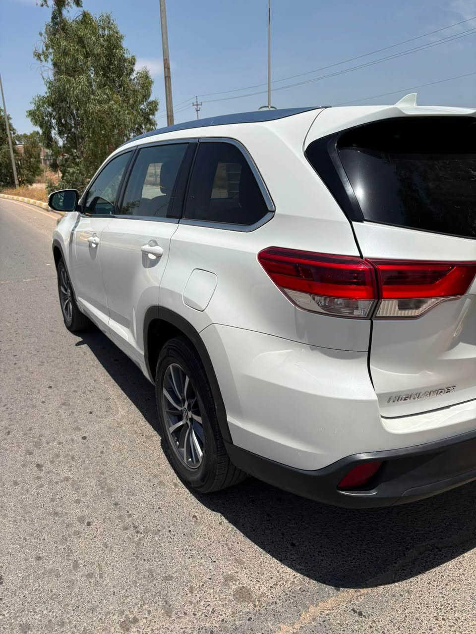 هايلاندر ٢٠١٨ xle
فووول مواصفات
محرك ٦ سلندر افيلون

بيها بس بنيد صبغ بدون ايرباگ مع مكانين زغير بارد
ماشية ١٣٠
شينكة سنوية كلها جديد بسمي سياره
 سعر كلش مناسب
٢٣٤ و بيها مجال 
مكان سياره كركوك

رقم موبايل ***********
*********** كركوك, العراق
