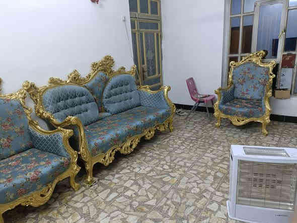 تخم زان مصري 11 مقعد نظيف جدا اخو الجديد مال بيت لا كسر ولا خدش مكاني بغداد السعر 900 وبي مجال بسيط ***********
