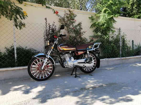 السلام عليكم من رخصة الادمن اخوان دراجتين للبيع موديل ٢٠٢٥ محرك (٢٥٠ cc ربع✈️ )نشاط وشلعه ومعدل مكفوله كفاله عامه وتجي تفحص وتشوف بعينك 
السعر ١٢٠٠ مليون وبيها مجال 

متواجد فيس وتساب 
***********
مكانها حديثه
