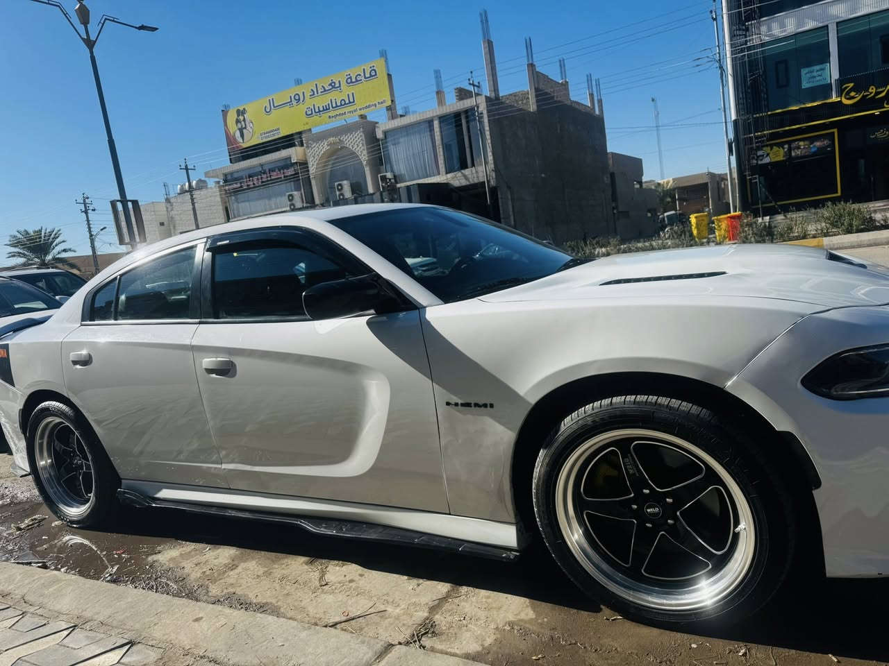 سلام عليكم دوج جارجر للبيع موديل 2022 اصل ارتي ماكس /RT 5700
حادثه جاملغ وبنيد مقدمه شاصي ايسر  سحب + مقدمه لغده معمره 

بيه صبغ نص جاملغ وبنيد فقط 

مواصفات سياره ارتي ماكس فول مواصفات عدا الرادار الامامي 

فول فتحه 

كشنات تدفئه تبريد جلد حضن 

كشن خلفي تدفئة

مري قلاب رادار تعتيم 

رادار جانبي 

خزن كشنات 

شاشه كار بلي 

سياره جاهزه 

حجر بيئة مرجعة بلاد 

حدادية جديدة 

عليها منظومة غاز. يعني تنسه الدونز والصرف 

السياره ماشيه 43 الف ميل قابل للزياده 

تخم تاير جديد خلفي 315 

امامي 275 

باتري جديد 

تخم ويل جديد 

وما داخله لا حلبه سباق ولا تفحيط 

مكاني فلوجة 

السعر 

195

وبيها مجال بسيط  

***********
