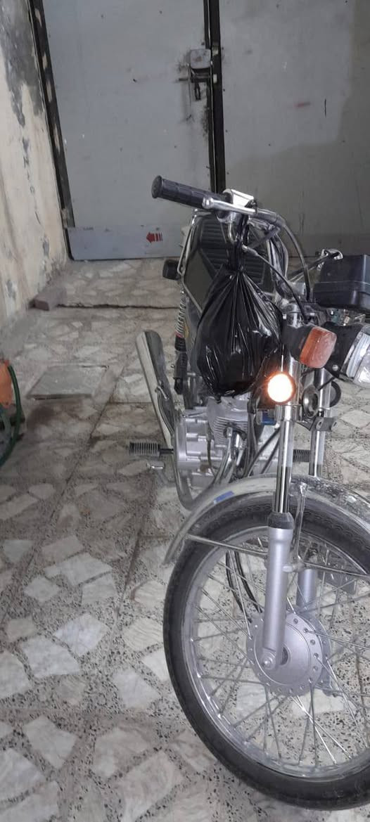 دراجه نامه 🎖️
صالي اقل من شهرين من اخذته
 هذه الممشه مالته بل صوره احسن دهن🛢️ ادير 
ومن باب الوكيل ادير بانزين⛽ محسن دراجه
 كلش ما مبدل على وضع الشركه السعر
 واحد ونص1.5 وكو مجال بصيط رقم لباقي 
التفاصيل *********** مكاني نجف
 حي الانصار
