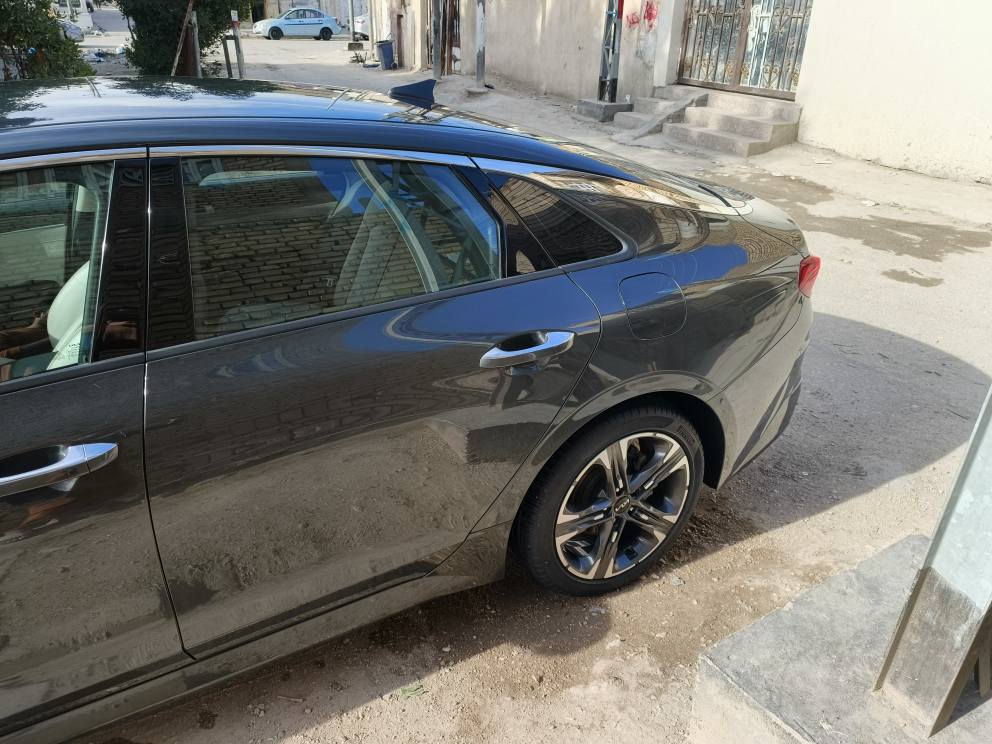 السلام عليكم ورحمة الله وبركاته 
كي 5 موديل 2023 خليجي مكفوله 
ماشي 19 الف كيلومتر 
مواصفات سيارة 
لايت اربع عدساة
ويل 18
تحكم جهتين
حساس خلفي 
جنطه بصمه
مكينه 2000 دوش 
كامره خلفيه 
شاشه جبيره
االبك لايت لد متصل
امرايات شفط 
اشاير بالمري
ترحيب عند القتراب
بصمة ابواب
كشن كهرباء 
لد نهاري
داخله جلد رياضي ابيض اللون 
رقم الهاتف 

*********** اتصل او تدلل الرفاعي, ذي قار
