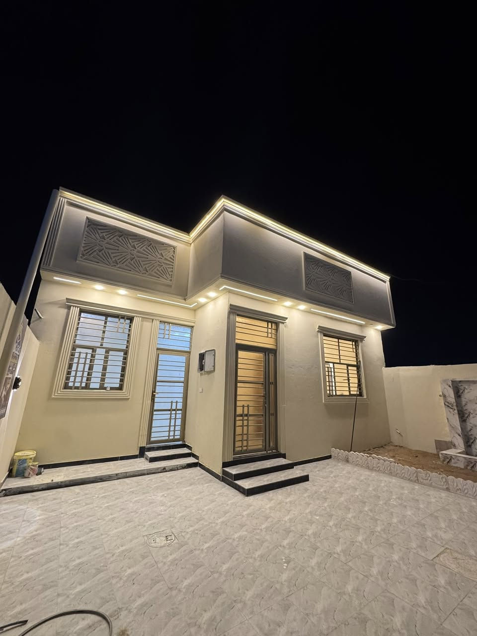 دار سكن حديث. البصرة أبي الخصيب محليه.  قرب مدينه الأندلس. 

المساحه 250م
3 غرف منام
نوع العقار طابو زراعي ملك صرف.  

السعر 130 قابل. للتفاوض.

***********
