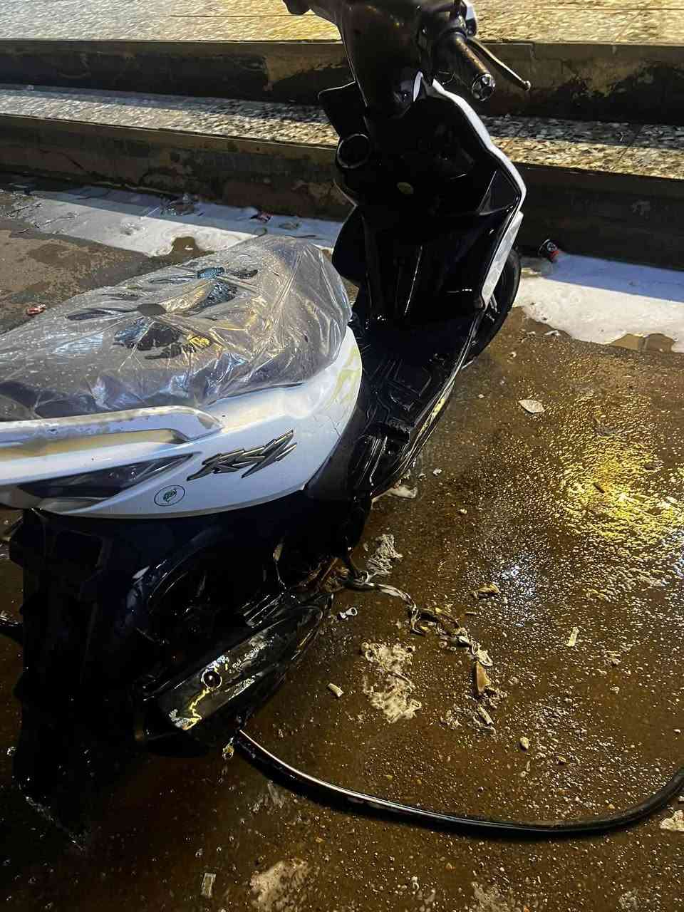 السلام عليكم للبيع ماكس مضلع كفالة عامة كفرات بلادي مكينة ما مفتوحة نوزل كهربائيات كلهة شغالة دراجة جديدة اوراق موجودة السعر 550 مكان بغداد رقم الهاتف ***********
