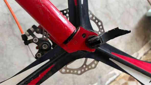 سلام عليكم اخوان بايسكل اوف رود جبلي كل عيب مبي بس جان متروك ورجعت رممته بالكامل واكو شوي لحيم طاك بالماشة مبينةبالتصوير بس ممأثرة على اداء البايسكل شي مرتب وحلو 
سعرة 50 الف مكاني روناكي
*********** كركوك
