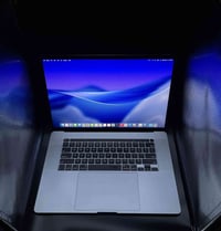 MacBook Pro 16 2019 RAM 32GB المواصفات:- -حجم الشاشة: 16 بوصة -المعالج...