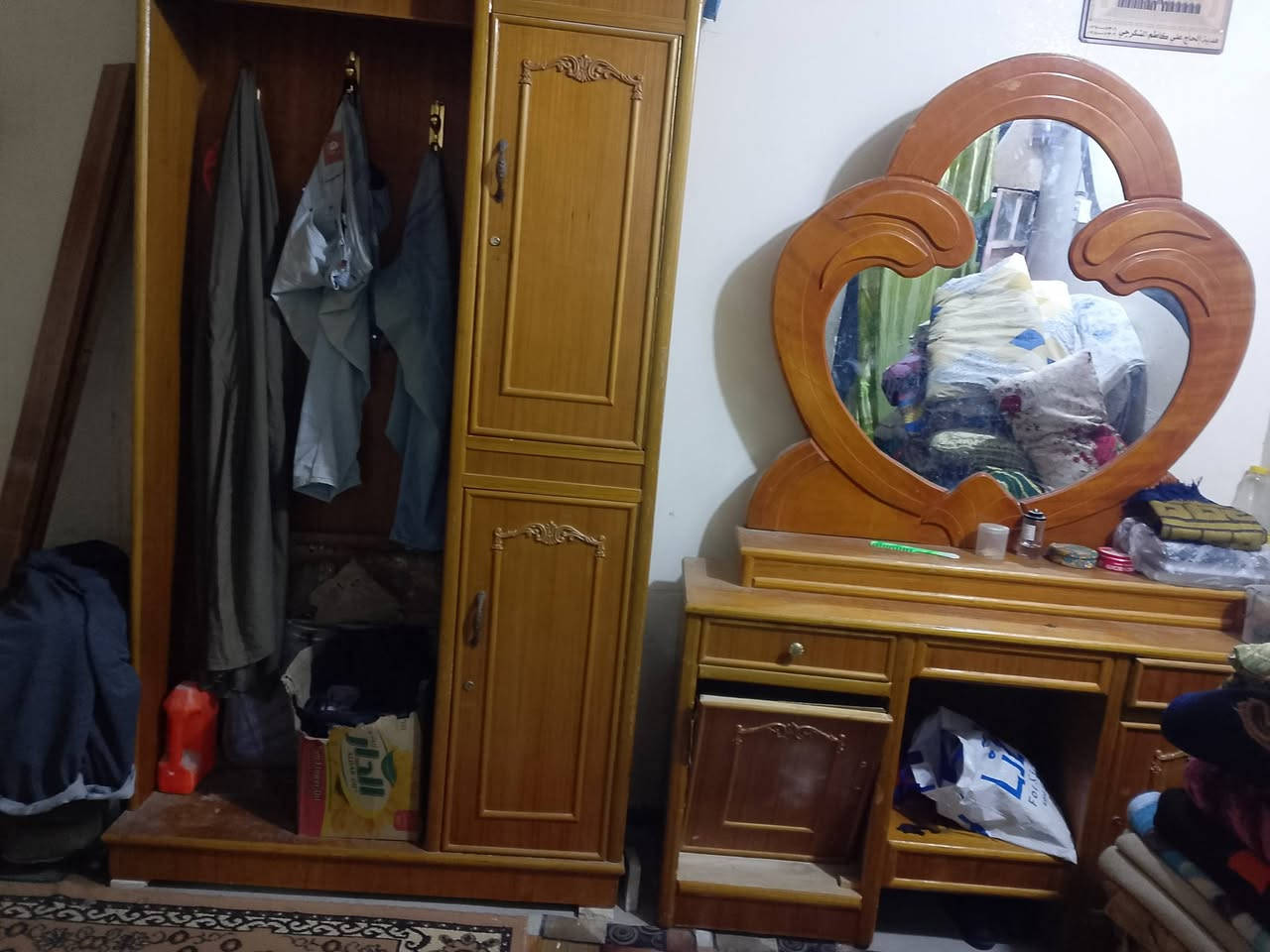 السلام عليكم من رخصت صاحب الكروب.. غرفه اخشاب تسكام كامله ضرره خفيف الباب مال ميز المرايه فقط بس ينشد سعرهه 550اوبيهه مجال قليل بيع مستعجل لضروف مكان كربلاء المقدسة ***********بي وتساب
