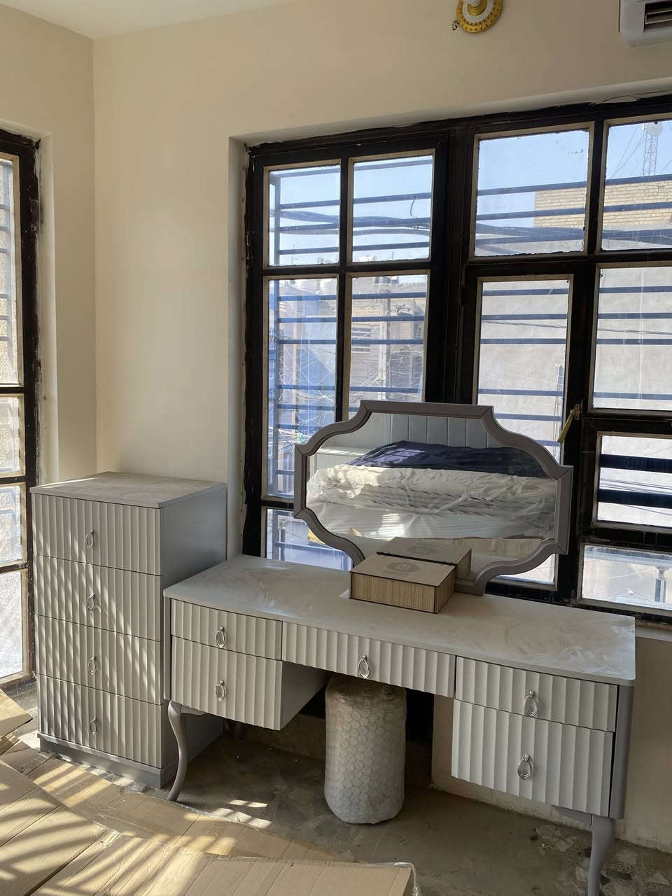 غرفه نوم جديده مامستعمله  لون رصاصي للبيع هي والملحقات مكاني بغداد وهذ ارقمي***********
