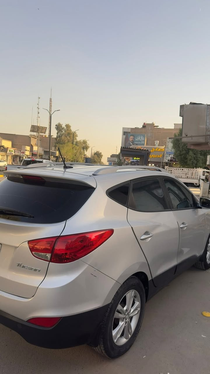 سلام عليكم توسان للبيع او مراوس موديل 2013 امريكي 2000 كير at ماشية 100 سيارة 3 قطع بنيد وجاملغ وباب جهة السايق 
وجهة السايق بيهة ملاحضات كدامكم  سعر 123 مكاني حلة رقمي ***********
