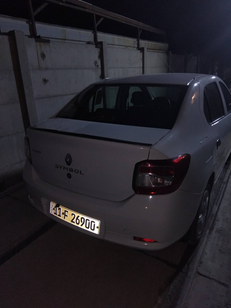رينو سمبل موديل ٢٠١٧ بيضاء رقم بغداد بيها منظومة غاز شادهه ع ايدي السعر 72  ماشية ١٠٧ رقم بغداد مميز
للاستفسار والتواصل على الرقم ***********
