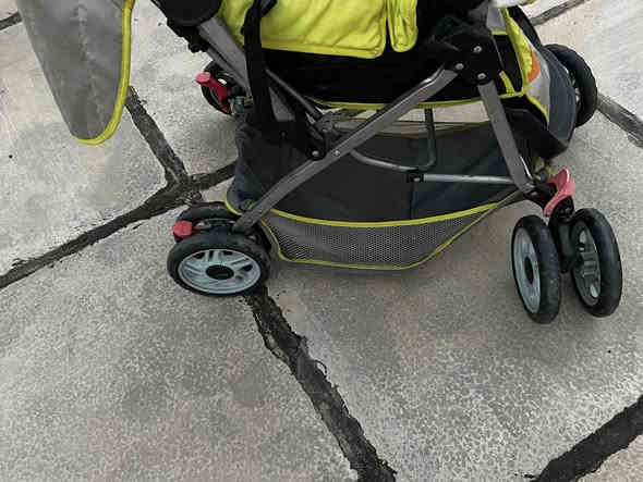 عربانة اطفال للبيع السعر٣٥ للسفسار خاص او *********** العنوان ديالى المقدادية
