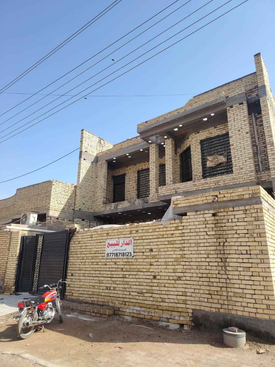 الدار للبيع المساحة 200  طابق ونص عنوان القطاع ٣٠ للستفسار ***********
