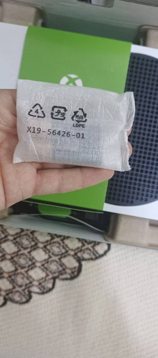 السلام عليكم
شلونكم شباب،
عندي اكس بوكس سيريس S للبيع، الجهاز مستعمل شويّة بس نضافته تخبّل، 
🔹 نظافة ١٠٠٪؜ – ما بي خدش، لا ضربة، ولا أي خلل
🔹 السعة: 512GB – ينزل ألعاب هواي ويمشي سلس
🔹 البطاريات الأصلية مال الجويستك بعدني ما فاتحهن أصلاً! بعدهن نايمات بالعلبة
🔹 كل أغراضه موجودة – مرتب ومحفوظ مثل الذهب

✅ الجهاز ما بي شي،تربطه وتلعب، أداءه سريع ومرتب، يدعم ألعاب الجيل الجديد بدون أي تقطيع لحد 120 فريم والجودة 2k
يفيد للناس اللي تريد جهاز نضيف ومرتاح، لا تصليح لا تعب

💰 السعر ٤٠٠ ألف دينار عراقي
📉 وبيه مجال للجادين

📍 المكان: الطارمية
📩 التواصل خاص او عله هذه الرقم:***********
