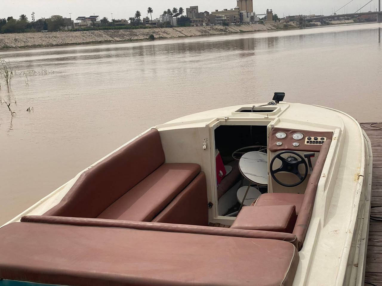 سلام عليكم زوارق2 للبيع بس زورق بدون محرك نظيفات جدا سعر لزورق الواحد 35 $ والزورق لبدون دوشمه وصبغ سعر 15 $يعني ينردلهن ترتيب وبسعر مناسب تفاصيل  زوارق***********
