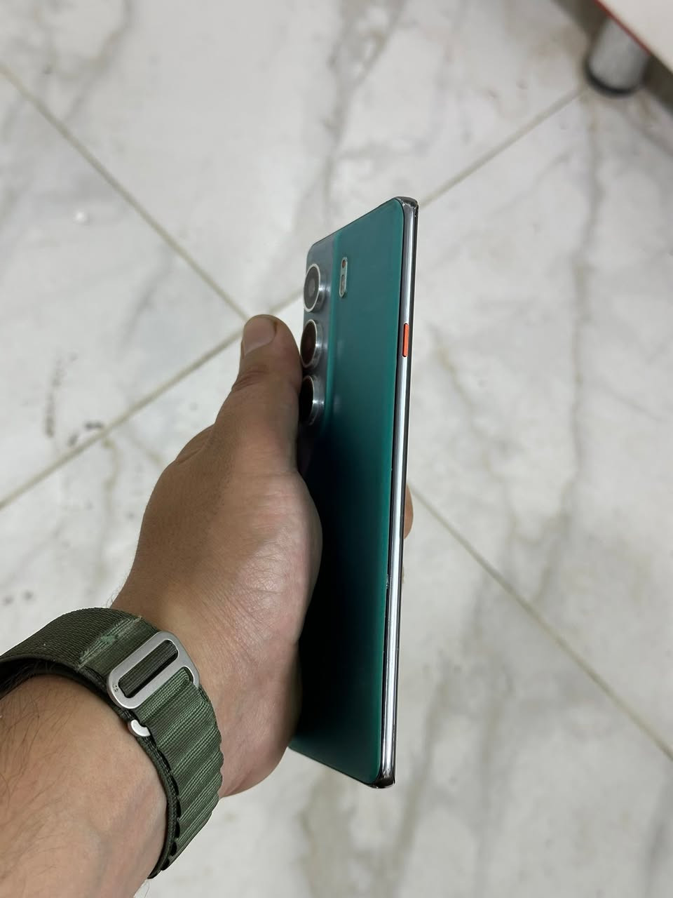 تكنو كامون 40 pro 5G

الذاكرة 256 

ملحقات كاملة 

معالج Dimensity 7300 90 فرميم ببجي 

الشاشة 144 HZ

مبدل شاشة مال تفصيخ البصمة مرات تشكل

السعر 230 الف قفل


**إذا كنت صاحب هذا الإعلان وتريد حذفه لأي سبب، رجاءا أرسل رسالة إلى الدعم الفني**