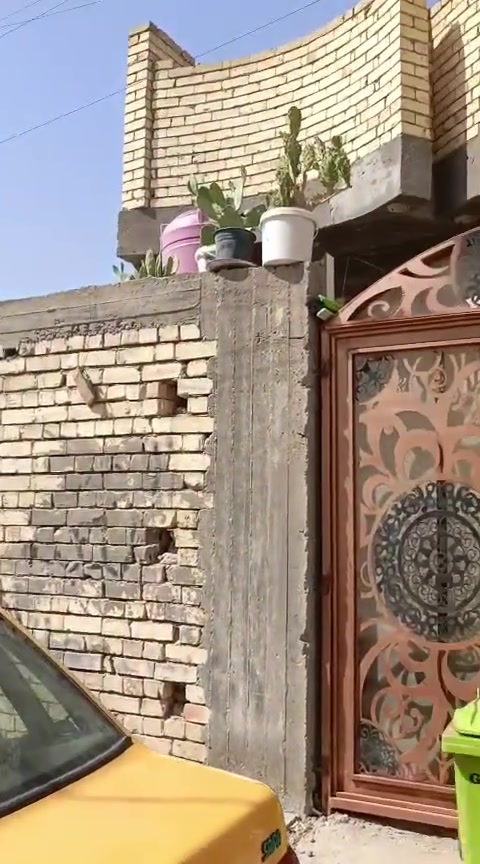 سلام عليكم بيت للبيع في الضباط الثانيه خلف مدرسة الامير الاهليه بيت شغله درجه اولى كهرباء نضام بواري لقاط لثاني عوزه دبل طابوك ويكمل لبيتونه مصبوبه وبيه درج مال قاط ثاني ***********
