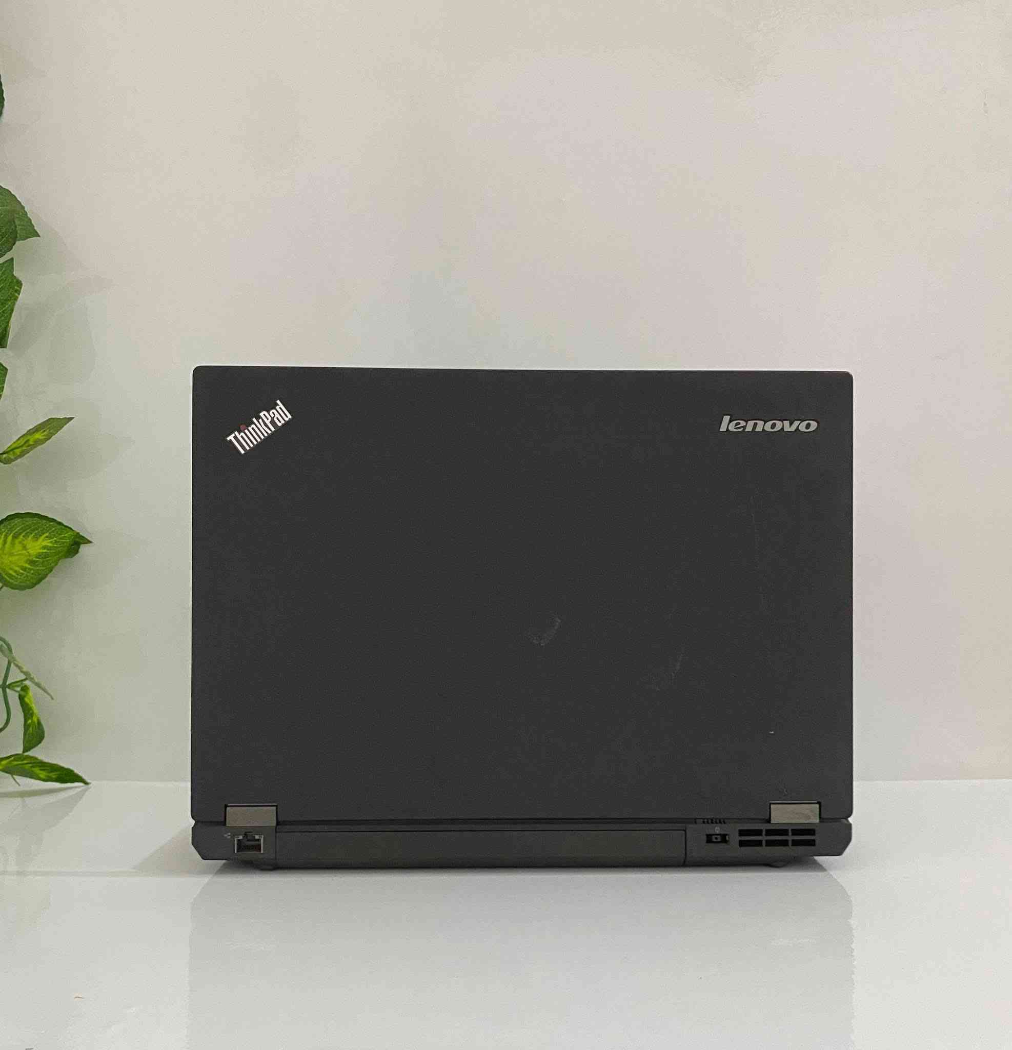 💻 Lenovo ThinkPad T440P | أداء قوي واعتمادية عالية
لابتوب عملي بهيكل متين ومعالج قوي فئة M، مناسب للشغل الثقيل وتعدد المهام بثبات.

⚙️ المواصفات:
• Intel Core i7 الجيل الرابع (فئة M)
• رام 8GB
• SSD سعة 256GB
• شاشة 14”
• كرت شاشة Intel داخلي حتى 2GB

🎁 ملحقات مجانية: حقيبة + شاحن أصلي + ماوس + ماوس باد
🛡️ خدماتنا: فحص عند الاستلام + ضمان استبدال أسبوع
🖥️ ويندوز وأوفيس منصّبة مجانًا

💰 السعر: 150,000 الف فقط 
للحجز راسل الصفحه ⚡️


**إذا كنت صاحب هذا الإعلان وتريد حذفه لأي سبب، رجاءا أرسل رسالة إلى الدعم الفني**