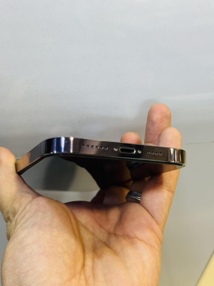 ايفون 14 برور ماكس اصلي اول منزل مشترينه لامفتوح ولا مصلح ولا مبدل بي اي شي على وضع الشركه ولابي زلغ لون بنفسجي ذاكره 256 نموذج m بطاريته 80 حته كارتونه وياه شريحه وحده بدون كيبل ولاشاحن 
السعر 900 مكاني البصره الخليليه
***********
