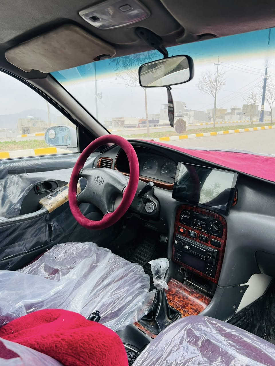 كيا كريدؤز 
كامل مه سروف كراوه 
تازه ته عمير
ئارم پلاستيك سلئمانى 
مه كينه سور 
به شه رتى گئرو مه كينه و ته بريد
شاشه ئاى پات 
سعر٢٤گلا 
***********
