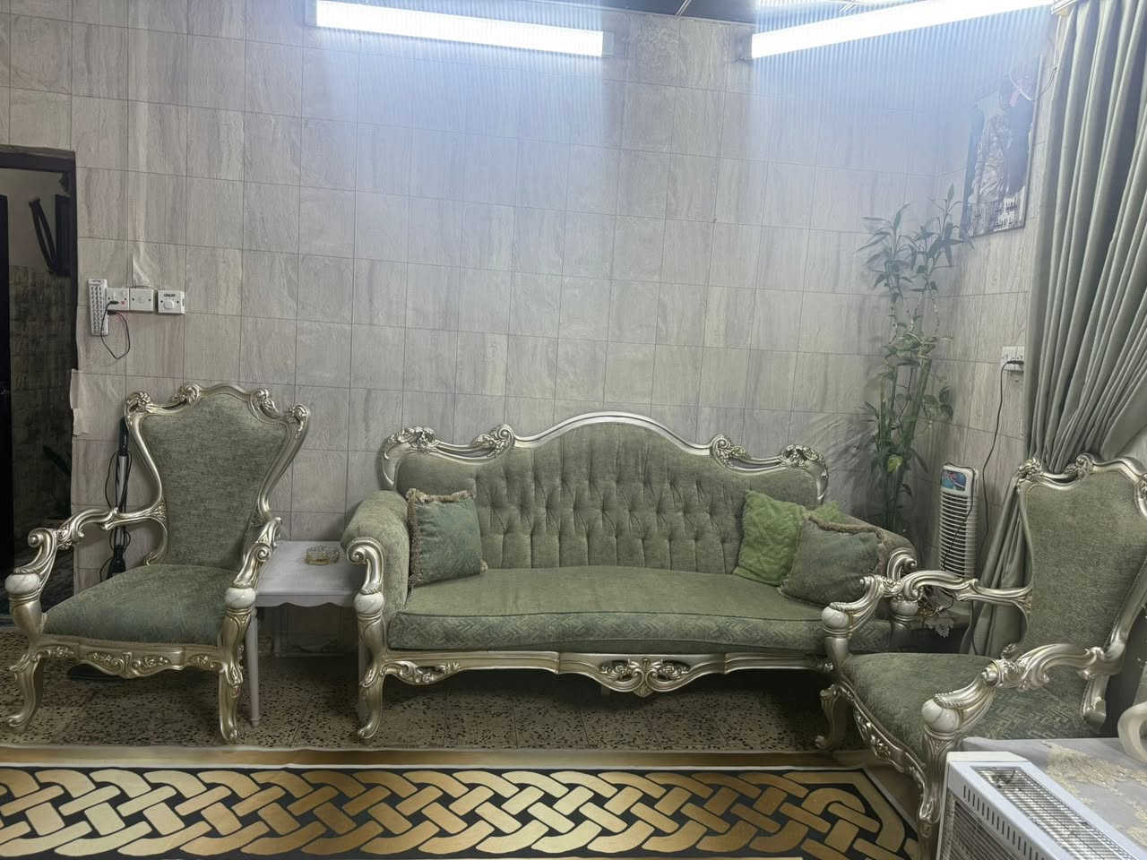 السلام عليكم تخم للبيع من الخشب القوي مثل ما موضح كدامك السعر (1مليون) وبي مجال الموقع البياع والستفسار على هذا الرقم (***********)
