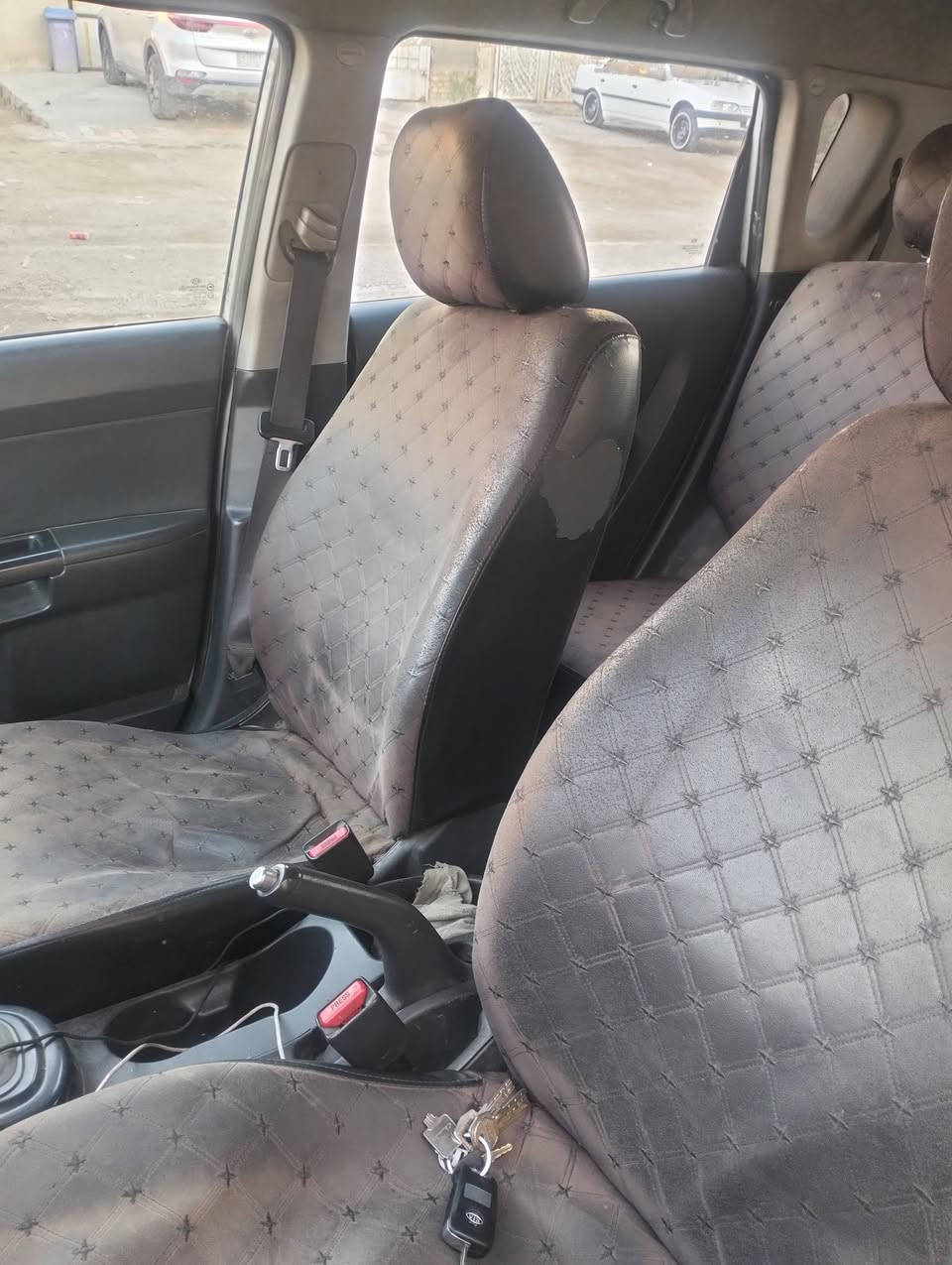 السلام عليكم كيا صول 2013 محرك 1600 جي دي اي محرك وكير خير من الله رقمه بغداد  ضربته بالجاملغ الامامي وبيه صبغ اسفل الباب جهة الصدر والباب الخلفي التبريد عاطل السعر 13مليون عراقي هذا رقمي *********** موجوده بغداد
