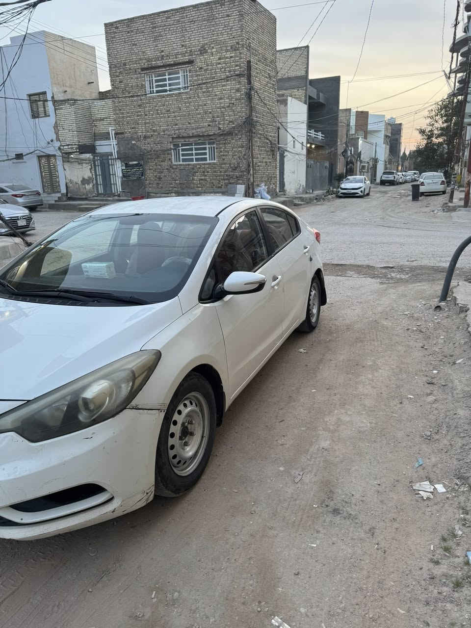 سيراتو 2014 بيها جاملغ امامي جهة السايق مرشوش السنويه يريد تحويل السعر 95 ورقه وبيها مجال مكانها النجف الأشرف 
 للتواصل***********
