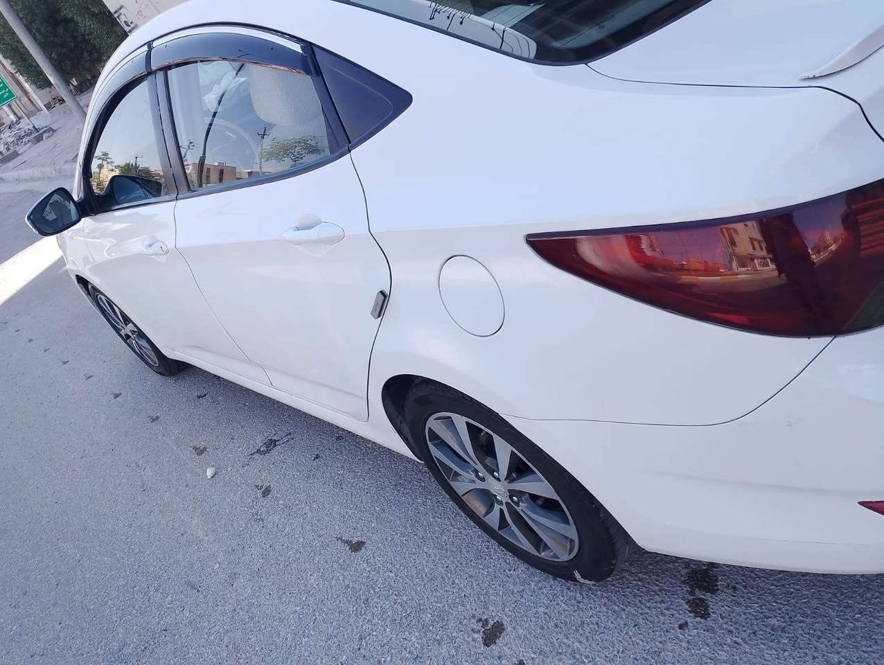 السلام عليكم
اكسنت 2015 وارد خليجي 
فول مواصفات عده البصمه
محرك 1600
 كير صدر تبريد تدفئه 
السيارة مكفوله 
السونار مرفق مع الصور
رقم انبار 
تحويل ثاني يوم
السعر 110$ وبيه مجال بسيط
***********
