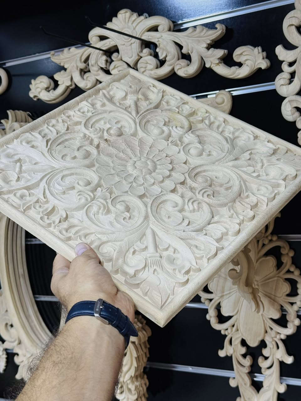 نقوش خشب الزان اكثر من موديل زان درجة اولى صيني 
للاتصال ***********      
واتساب ***********
