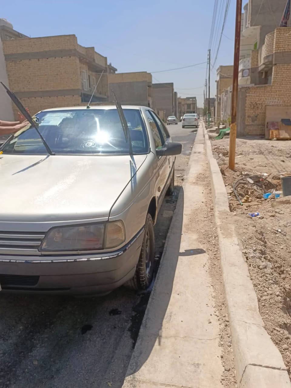 السلام عليكم 
بيجو روى موديل 2009 سيارة نظيفه ومكفوله تبريد شغال مابي اي شي والسياره باسمي بيها باتري جديد وتخم تاير جديد وسبيرها هم سيارة كلش نظيفه وصدرها جديد وكهربائيات فحص جديد وبيها عده كامله مال شركه جك ويل سبانه عدة النكي مال شركة ومثلث فسفوري هم مالتها شركة السيارة مابيها اي نقص السعر 35 ورقه وبيها مجال 
مكانها بغداد 
للاستفسار اكثر الاتصال على الرقم : ***********
