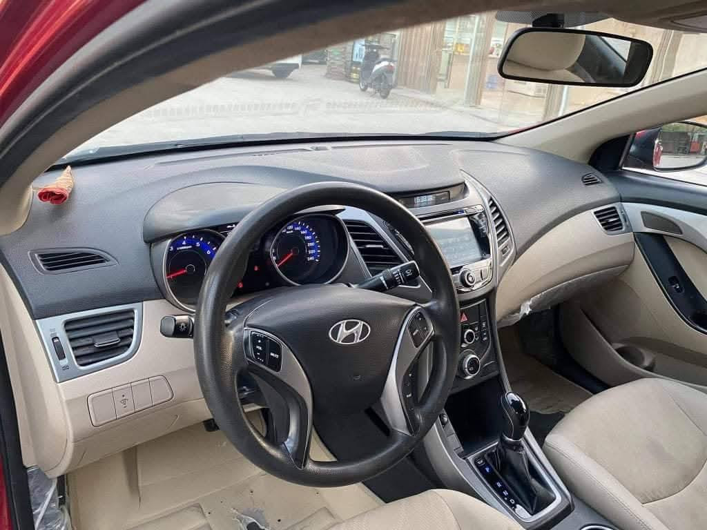 السلام عليكم
النترا موديل 15 
خليجي محرك 1600 ماشيه 128 
 مكفوله ما عدا طخه بسيطه ب بونيد
 السعر 120 بيه مجال قليل 
 مكان الحمزه الشرقي  رقم ***********
