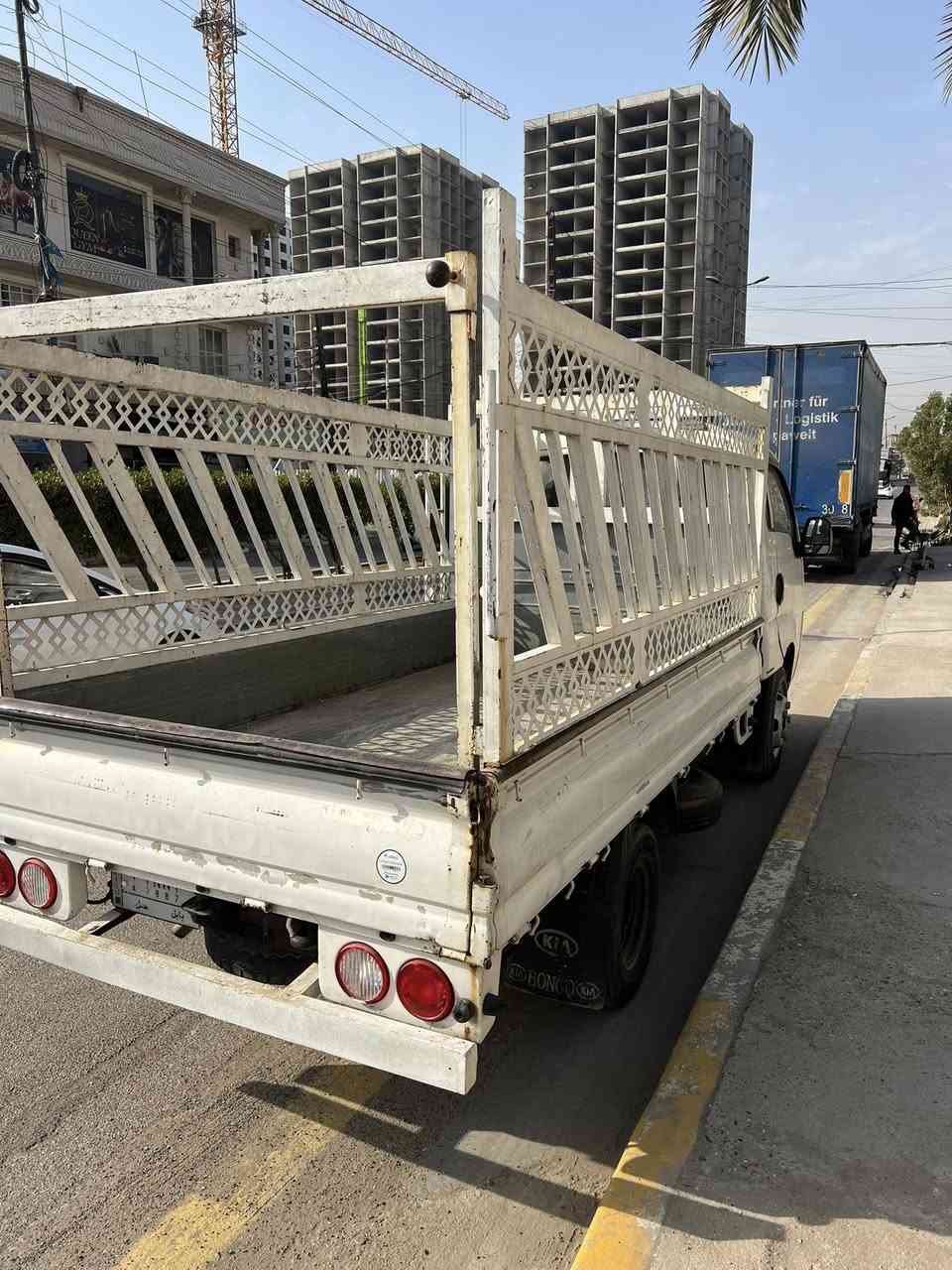 السلام عليكم للبيع. ***********
كيا بنگو فحل للبيع رقم بابل بأسمي 
موديل 2015 وارد اردني
محرك 4000 مفتوح 
منضومة تبريد جديدة كاملة
السيارة نضيفة وبيهة نواقص جاهزة للشغل
مكانهة بغداد الحرية للاتصال او واتساب
 ***********
السعر 112 ورقة
