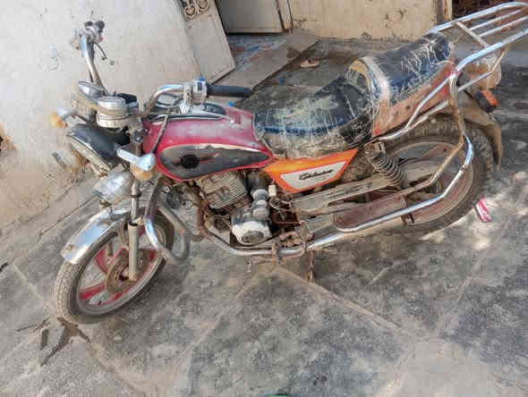 سلام عليكم دراجه للبيع مكان نصر كلك دراجه شغاله كلها هندر مكطوم سعرها 225شراي بخدمته ***********
