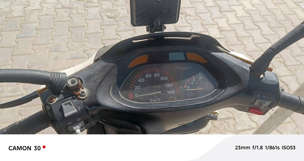 فراشه فحل للبيع
مكاني: ميسان-العماره-قادسيه

كهربائيات شغاله كلشي فقط سلفها لازم تسوي راجز  
دراجه مشروكه وتمشي بيها 110 طبيعي 

سعرها 300 وبيها مجال للطيبين
تواصل: ***********
