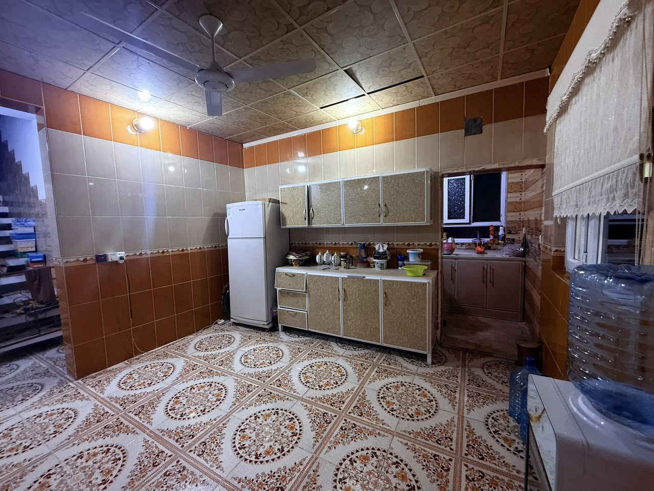دار سكن للبيع جلولاء حي الخضراء قرب مدرسة الكردية 
يحتوي على استقبال 6*4 وغرفتين نوم 5*4 ومطبخ حار وبارد وصالة وكراج سيارة 
المساحة 200 متر 
متوفر كافة الخدمات شارع تبليط وماء اسالة 

للاستفسار ***********
