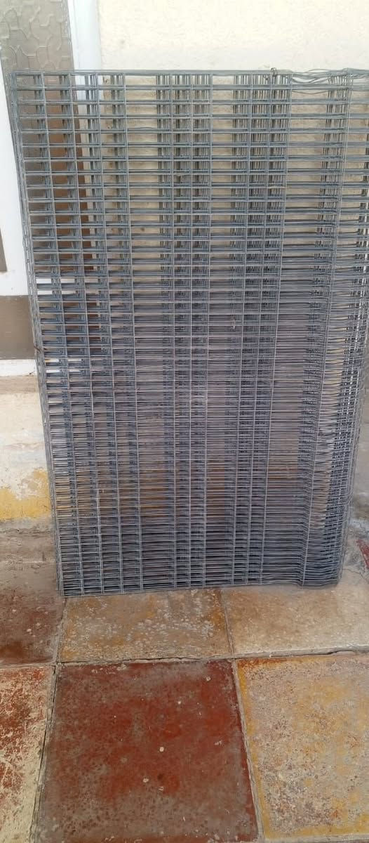 متاح طبقات هيسكو ثقيل مغلون ضد ازنجار فتحت اصبع ونص قياس 65*120
المكان بابل طهمازيه لايوجد توصيل سعر القطعه 3 ألف دينار 
***********
