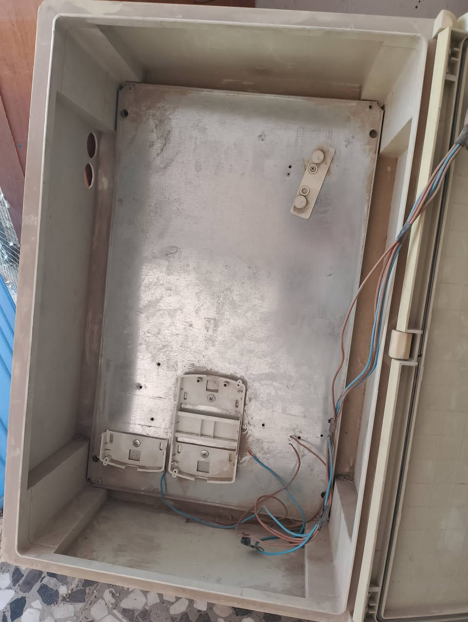 السلام عليكم بورد كهرباأ البيع القياس 40×60بغداد مدينة الصدر الرقم ***********
