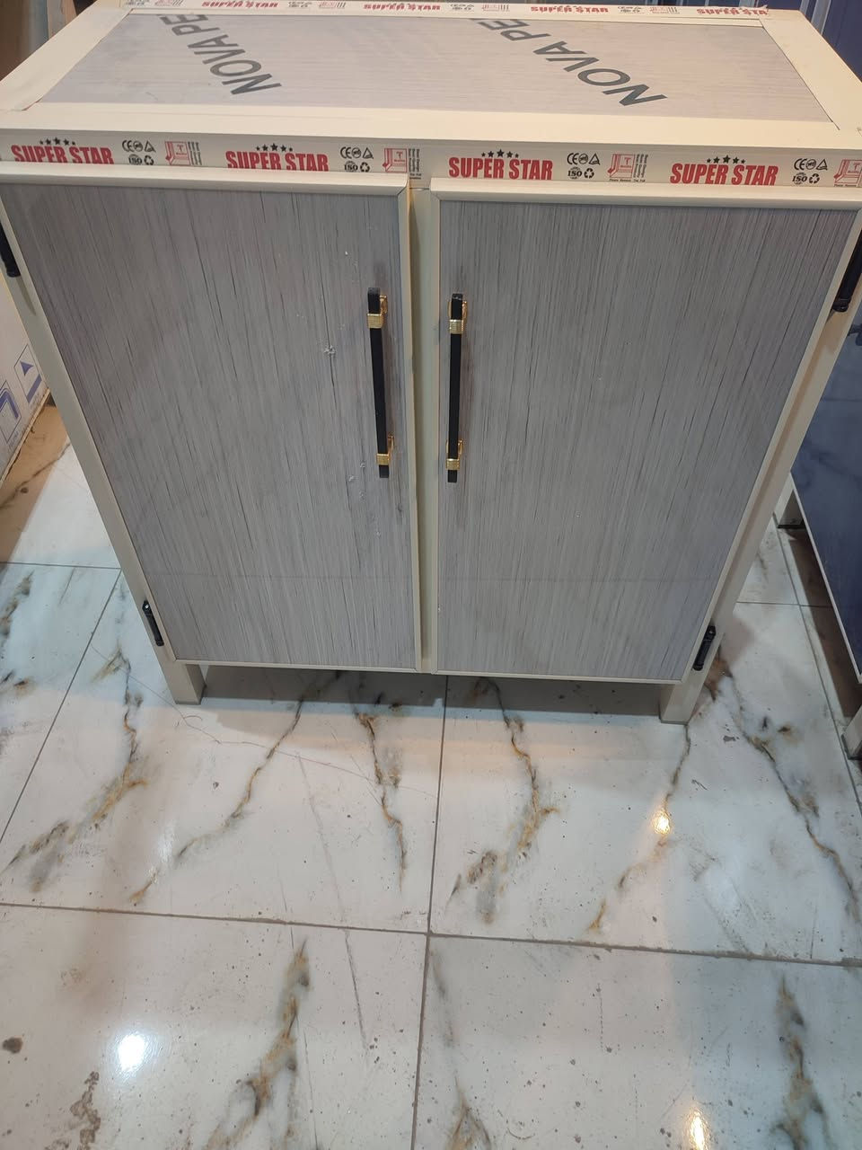 جزامه تفصال شغل قوي
الارتفاع 80
العرض 85
العمق 40
معمل الكوثر للامنيوم قرب سوق سومر 
بأدره حسين الشويلي ***********
