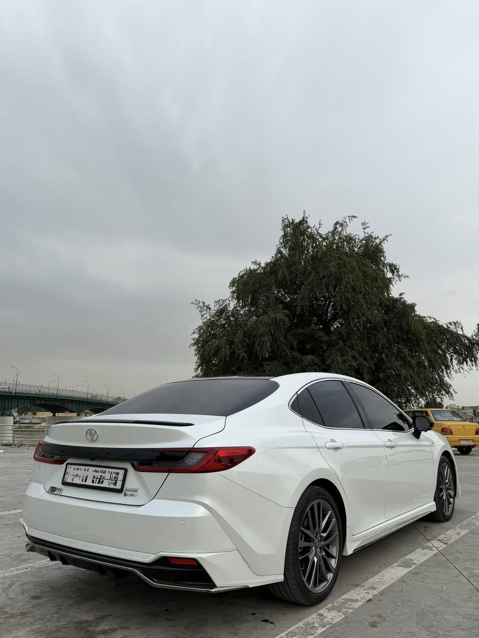 � للبيع — Toyota Camry 2025 (تجميع الصين) فل مواصفات 🔥

سيارة أنيقة + عملية + مريحة، مناسبة للاستخدام اليومي والسفر، بحالة ممتازة جداً 👌

✨ الموديل: 2025
✨ النوع: كامري (الجيل الجديد)
✨ المواصفات: فل كامل (Full Optin)

🔧 المحرك والأداء:

 • محرك 2.5 لتر + نظام هايبرد
 • قوة تقريباً 230 حصان  
 • دفع أمامي + قير أوتوماتيك
 • صرفية وقود اقتصادية جداً

💎 المميزات والتجهيزات:

 • شاشة وسطية كبيرة + شاشة عدادات ديجيتال (12.3 إنج)  
 • هيد أب ديسبلاي (HUD)
 • فتحة سقف بانوراما تيسلا (دبل)
 • مقاعد جلد وشاموه كهربائية + تبريد وتسخين
 • ذاكرة مقاعد
 • شحن لاسلكي
 • تشغيل بصمة + دخول ذكي
 • كاميرا خلفية + حساسات أمامي/خلفي
 • مثبت سرعة راداري + الحفاظ على المسار
 • نظام النقطة العمياء
 • مكيف أوتوماتيك مزدوج + فلتر هواء PM2.5
     •        مقود كهرباء +ذاكرة تخزين
     •       5 كامرات محيطية
     •       4مودات قيادة
     •       داتاشو الجامة الامامية
                
🚗 التصميم:

 • شكل رياضي حديث وشبك أمامي جريء
 • جنوط ألمنيوم 18 إنج  
 • إضاءة LED كاملة

💡 مميزات عامة:

 • سيارة مريحة جداً وعملية
 • تكنولوجيا حديثة + أمان عالي
 • خيار اقتصادي مع أداء قوي
 • من أجمل نسخ الكامري الجديدة
📍موقع السيارة بغداد الكاظمية📍
📍 السيارة جاهزة للفحص سعر السيارة 280$
📞 للجادين فقط ***********
                               078386283
