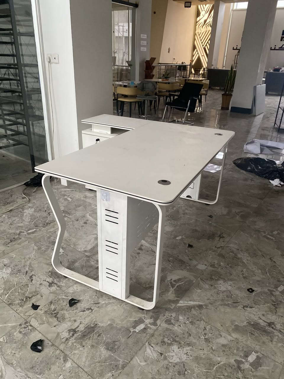 السلام عليكم
ميز مكتبي للبيع 

السعر:170 الف 

للتواصل:***********
