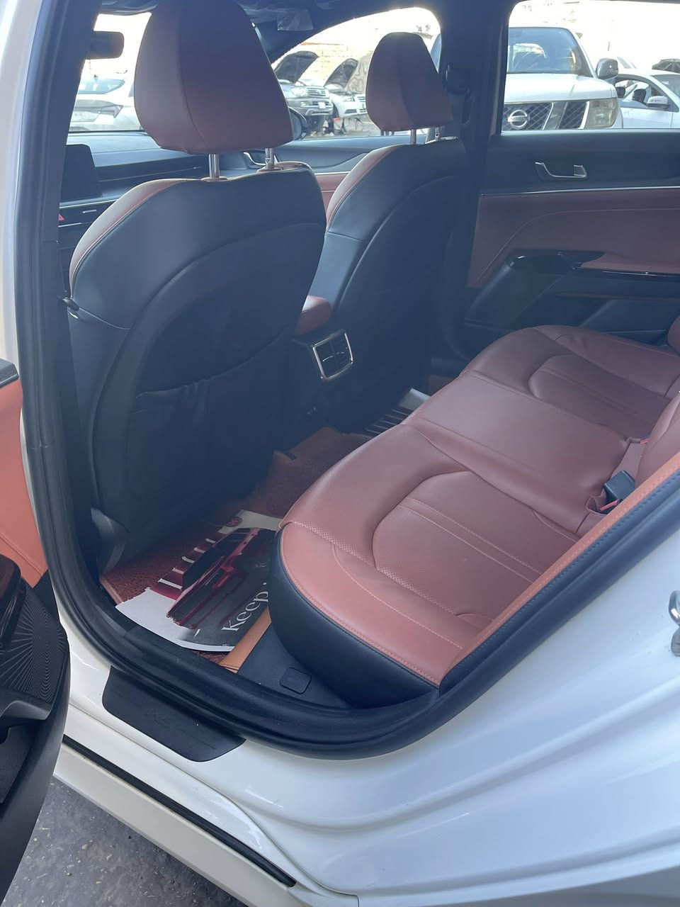 السلام عليكم كي 5 2024 مواصفات VIP ماشيه 39 ألف مكفوله رقم أربيل بسمي السعر 240 مكان السياره بغداد شارع فلسطين للاستفسار الاتصال ***********
