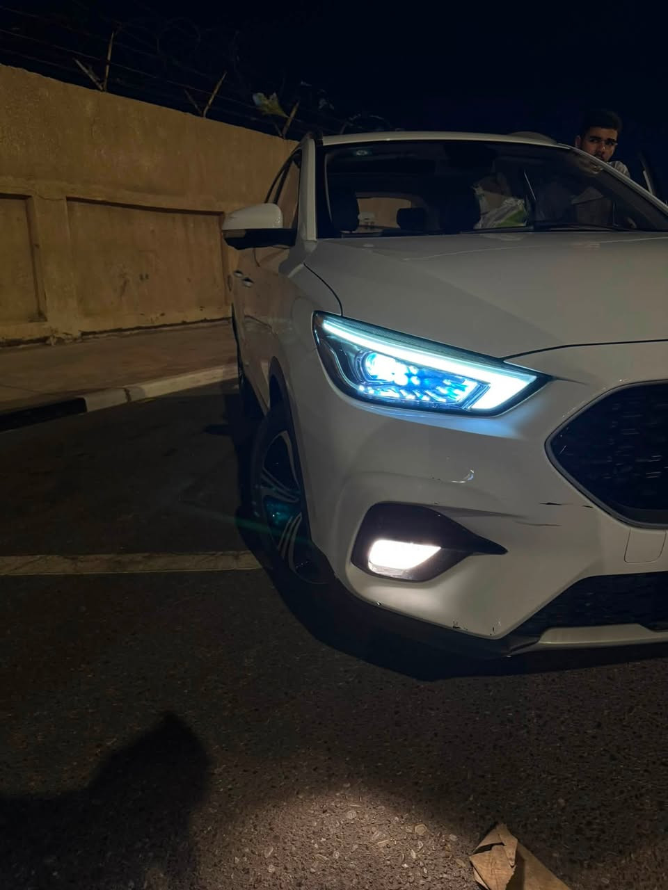 2023. Mg Zs
فئة الفول مواصفات 
ماشية 27000 بعدها بالضمان مرقمة بصرة
كاميرات 360 درجة
بانوراما
تدفئة بالكشنات
اشارات بالمري
مرايات كهرباىي
حساسات خلفية
مثبت سرعة
كشن كهربائي
دواخلها لون ابيض 
شاشتها جبيرة بيها ابل كار بلي
الويل المنميوم يجي بس بالفول
الدات الامامية والخلفية LED 
كشاف امامي ويا الستيرن
نظام اوتو هولد
تبريد قطعتين مداخل شحن خلفية
البيها بارد بالبيبان جهة السكن من جوا ومدكر السايق على حالة
السيارة نظيفة كلش 
سعرها 130$ وبيها مجال 
***********
