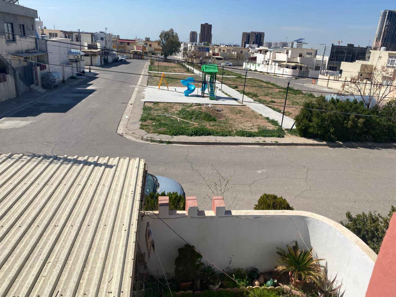 منزل للبیع فی اربیل فرۆشتن خیرا هه ولیر لە دووسایدی لاوان  ئەندازیاران رووبەری160متر پیشی کولان وپیش حدیقە خدامات کامل عرف نوم3/ صحیات هوڵ مطبخ آستقبال حدیقه.گراج سعرمناسب ***********واتساپ ***********واتساپ أربيل, العراق
