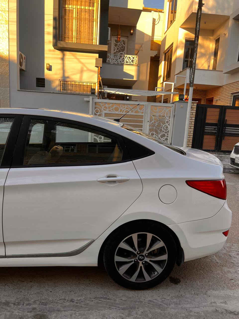 اكسنت 2016 
خليجي مكفولة 
من الضربة 
والصبغ والتبديل سيارة 
جاهزة من كل شي مواصفاتها
تحكم ستيرن فتحة ويل كب
اشارة بالمري ويل كب مخرج AUX كامرة خلفيه
رقم بغداد دولي بأسمي سنويه 2031 
هزة جديدةماشية 135 الف km
السيارة جديدة 
مكانها بغداد السيدية
السعر 113 وبيها مجال بسيط

*********** واتس اب

